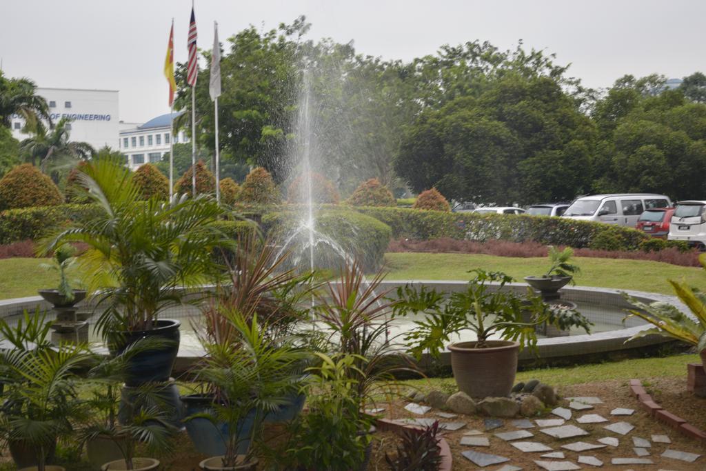 Rhr Hotel At Uniten Kajang Exterior foto