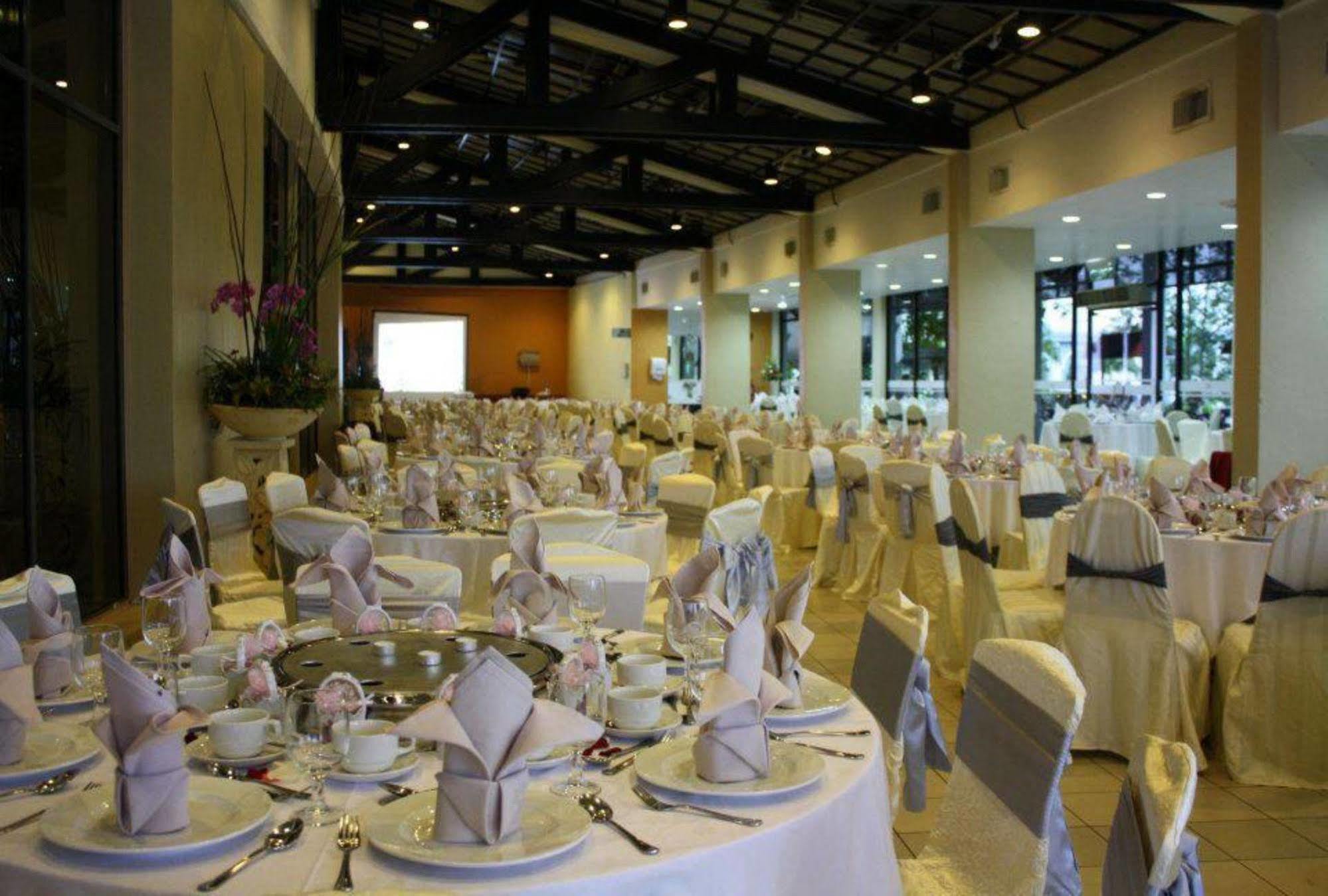 Rhr Hotel At Uniten Kajang Exterior foto