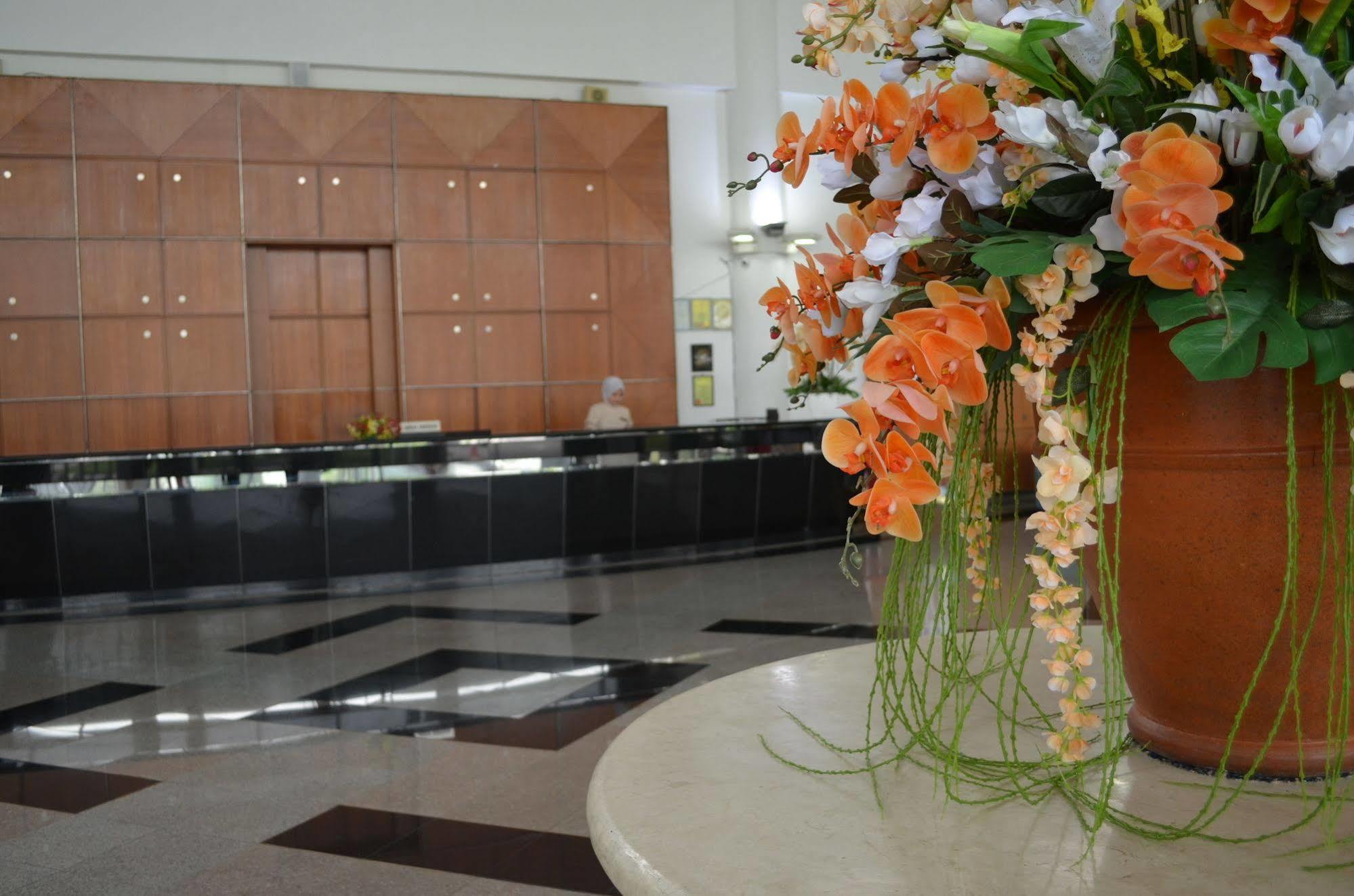 Rhr Hotel At Uniten Kajang Exterior foto